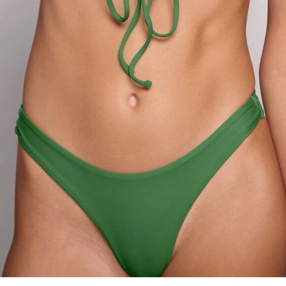 Mikoh | Corfu Bottoms 2024 Collection | NWT
Black Size Small - Picture 6 of 8